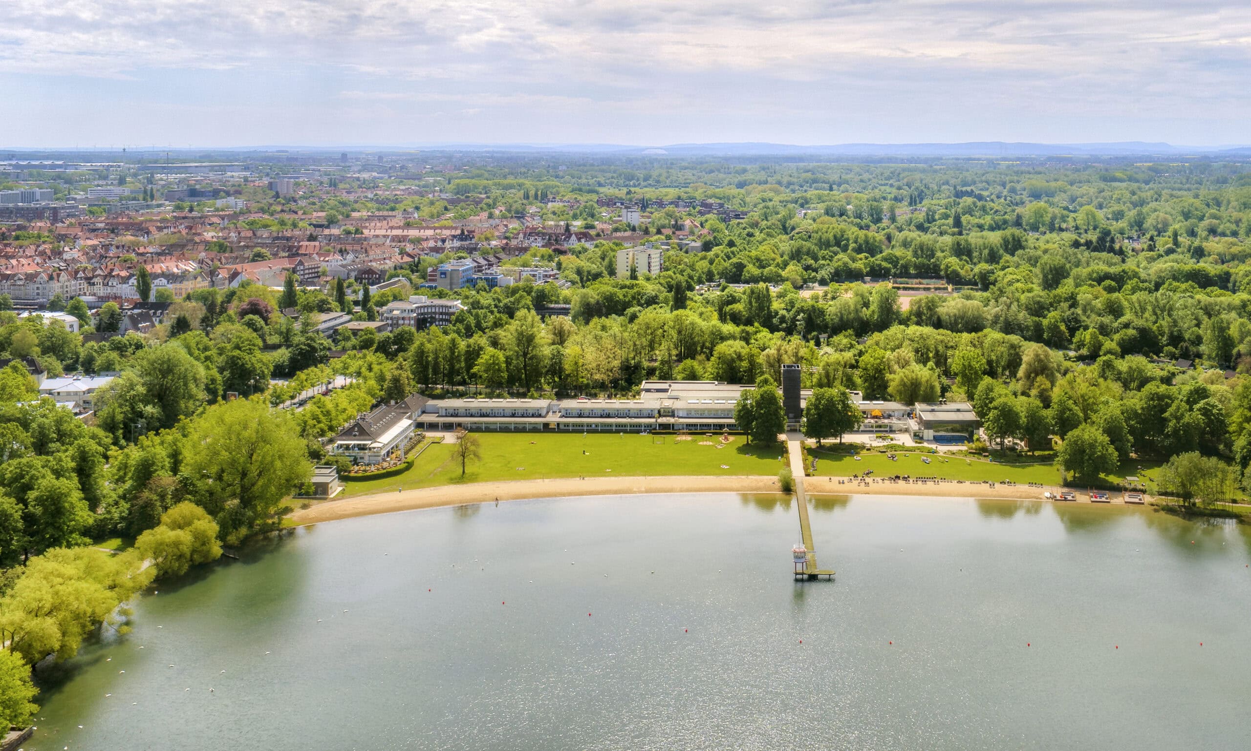 Maschsee-Luftbild-Strandbad-Lars-Gerhardts-scaled-1