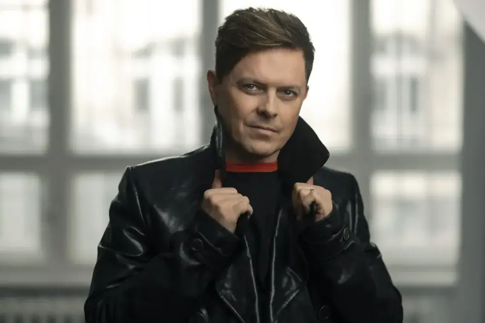 Michael-Patrick-Kelly-Credit_ThomasRabsch__E5A7759-scaled-1000x0-c-default