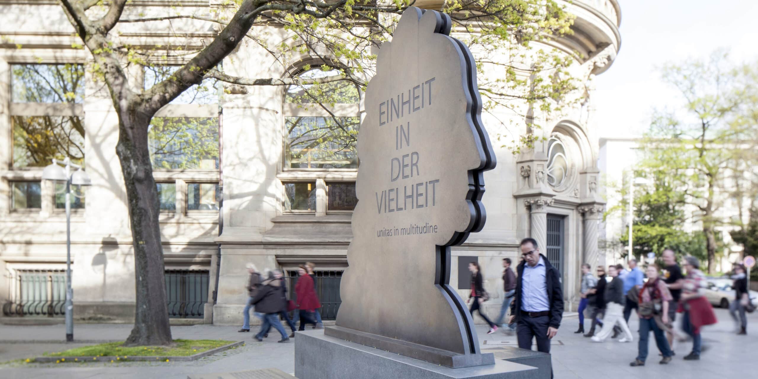 Leibniz Statue Opernplatz Hannover